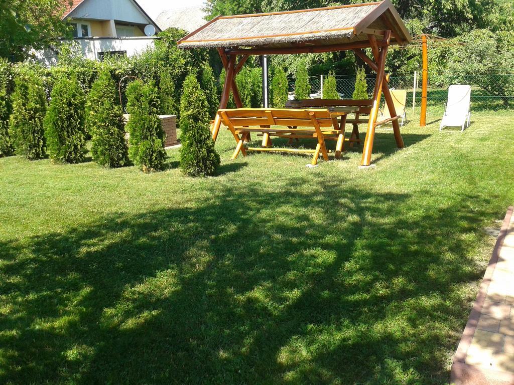 Munkacsy Apartmanok Balatonfenyves Exterior photo
